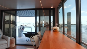 Плавучий дом Cross Your Mind: новый взгляд на летний отдых у воды