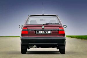 Как россияне выбирали между новой «девяткой» и подержанной иномаркой в 2000 году