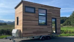 Французская семья создала автономный дом на колесах для жизни и работы