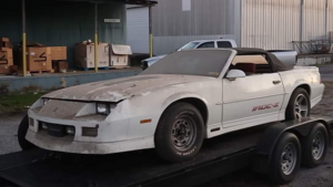 Уникальный Chevrolet Camaro IROC-Z 1985 года найден спустя 28 лет простоя в сарае