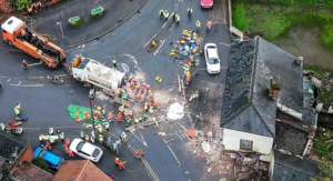 Водитель мусоровоза погиб при столкновении с домом в Херефордшире