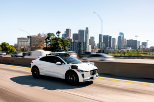 Беспилотники Waymo впервые вышли на скоростные шоссе США