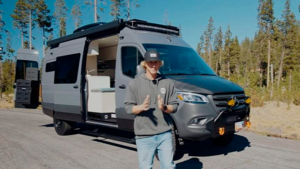 Уникальный дом на колесах 2025 года: как компактный фургон стал идеальным для путешествий