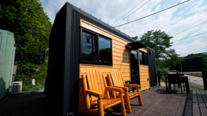 Японский дом на колесах Mizuho сочетает дзен и гламур в компактном формате