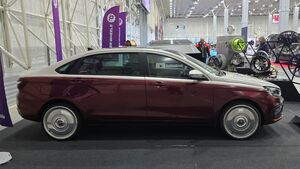 Роскошную Lada Aura в стиле Maybach показали на Московском автосалоне