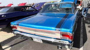 Редкий Plymouth GTX 1967 года в культовом цвете B5 Blue впечатляет коллекционеров