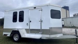 Американский дом на колесах Nomad 12 из алюминия: свобода для творчества и минимальный бюджет