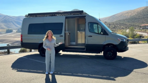 Идеальный дом на колесах для путешествий на пенсии: роскошь и комфорт в Mercedes-Benz Sprinter