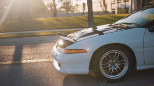 Почему у Mitsubishi Eclipse первого поколения был заметный горб на капоте