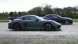 Сравнение Porsche 718 Cayman GT4 RS и BMW M2 CS на четверти мили