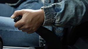 Почему не стоит использовать ручник при длительной стоянке автомобиля на время отпуска