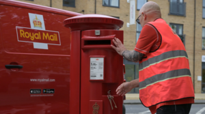 Почтальон Royal Mail уволен после странного поведения в служебном фургоне