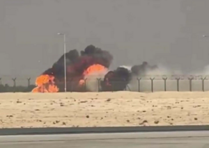 Эвакуация на Dubai Airshow: индийский истребитель разбился во время шоу