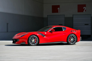 Редкий Ferrari F12tdf 2017 года не нашел покупателя даже за 1,75 млн долларов