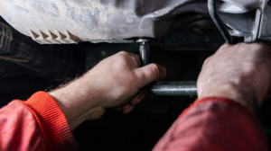 Как открутить прикипевшую сливную пробку картера без лишних проблем