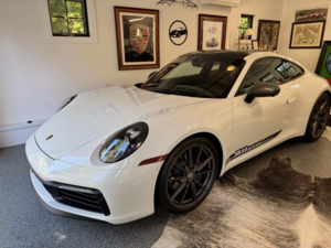 На рынке появился почти новый Porsche 911 Carrera T 2023 года по привлекательной цене