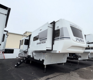 Новый прицеп Puma Grand Mesa 395FKL 2026 года удивляет смелыми решениями
