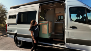 Роскошный автодом на базе Mercedes Sprinter: комфорт и автономность для путешествий