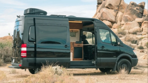 Минимализм и функциональность: новый кемпер на базе Sprinter для путешествий без границ