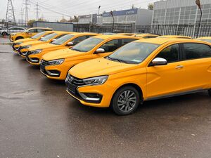 АвтоВАЗ представил Lada Aura для такси с повышенным комфортом для пассажиров