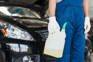 Петербуржцы массово переходят на дешевые зимние жидкости: риск или экономия?