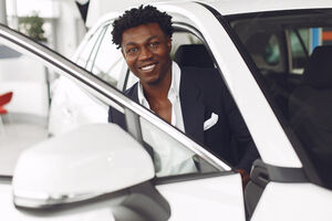 В Кливленде 19-летний парковщик устроил ночную гонку на чужом Mercedes