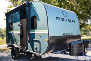 Keystone Reign 13RK 2026: компактный прицеп для путешествий вне асфальта и стереотипов