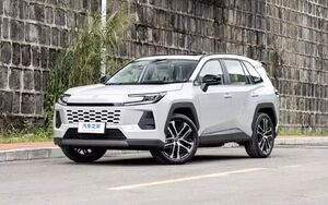 Китайская версия Toyota RAV4 добралась до России с внушительным ценником