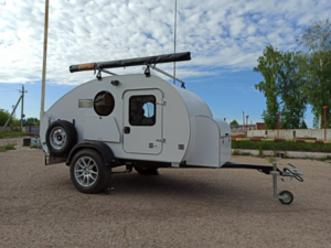 Новый туристический прицеп CAPSULA: подробности комплектации и цена в 2025 году