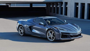 General Motors снял ограничения на перепродажу Corvette E-Ray и Z06 в 2025 году