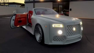 Необычный Rolls-Royce Dawn с кружевной решеткой и странным тюнингом вызвал споры