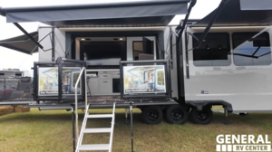 Grand Design Momentum 399M 2026 года признан лучшим автодомом для перевозки техники