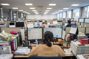 Тревожная тенденция: южнокорейские офисные работники умирают от истощения