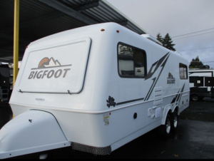 Почему прицеп Bigfoot B25 стал легендой среди автодомов и не теряет популярности