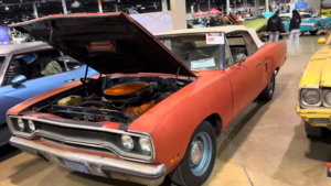 Редчайший Plymouth Road Runner 1970 года с V-Code и открытым верхом найден в сарае