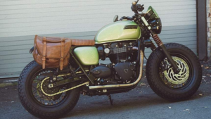 Triumph Bonneville T120 в уникальном исполнении: кожаный стиль и кастомные детали