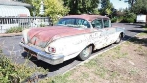 Ржавый Chevrolet Bel Air 1958 года ищет нового владельца для реставрации