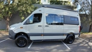 Moon Van от Summit Vans Australia: роскошный дом на колесах для автономных путешествий