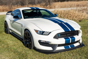 Редкий Ford Mustang Shelby GT350R 2020 года продают почти за цену нового авто