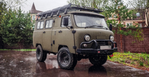 УАЗ Буханка превращен в полноценный внедорожный кемпер для автономных путешествий