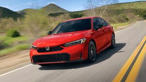 Обновленный Honda Civic 2025 года официально приехал в Россию