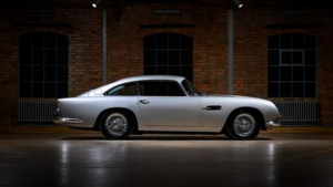 Как Aston Martin DB5, купленный за копейки в 1972 году, стал состоянием