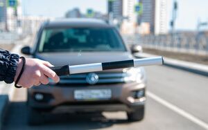 За 3D-буквы и номера без флага теперь лишают прав на полгода