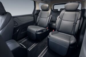 Российский минивэн Sollers SP7 поступил в продажу по цене от 5 млн рублей