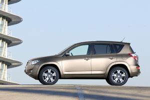В России выставили на продажу Toyota RAV4 2010 года с мизерным пробегом