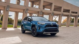 Toyota неожиданно ворвалась в топ-10 продаж: рост регистраций вдвое