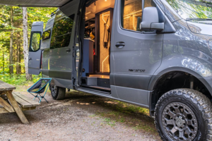 Mercedes-Benz Sprinter 170 превращен в идеальный дом на колесах для путешествий