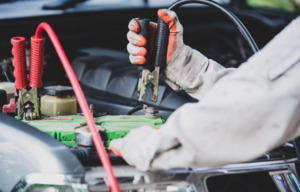 Что делать, если аккумулятор разрядился: признаки, причины и способы запуска авто