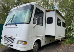 В Москве продается уникальный автодом Ford F650 2006 года с слайдером и дизелем