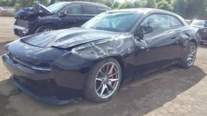 Новый Dodge Charger 2025 отправился в утиль после серьезного переворота